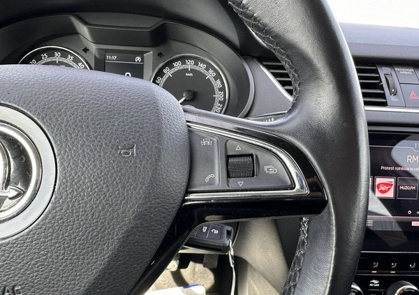 Skoda Octavia cena 54900 przebieg: 124700, rok produkcji 2018 z Wojkowice małe 232